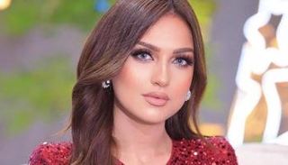 الإعلامية ياسمين عز