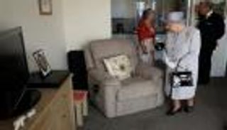 "غسالة" الملكة إليزابيث.. كشفها عزاء شركة إلكترونيات