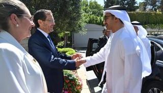 الرئيس الإسرائيلي يستقبل وزير الخارجية الإماراتي