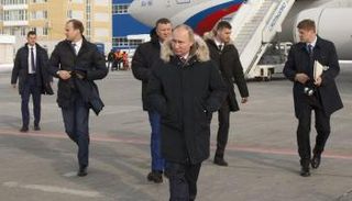 الرئيس الروسي وسط حراسه