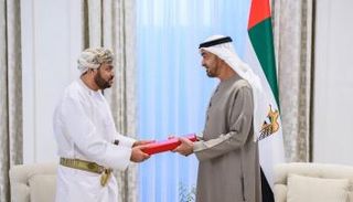 رئيس دولة الإمارات والمبعوث الخاص لسلطان عمان