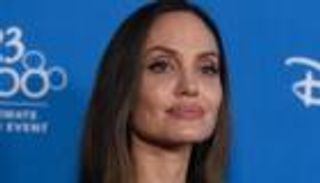 هل تزوّجت أنجلينا جولي من فنان عربي؟