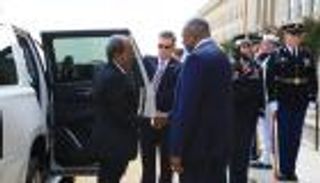 رئيس الصومال يتلمس في "البنتاجون" طريق الخلاص من إرهاب "الشباب"