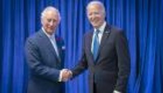 رئيس أمريكي سعى لتزويج الملك تشارلز.. وحفيده صافح أوباما