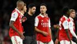 ما القصة؟.. سكك حديد بريطانيا تهدد الدوري الإنجليزي