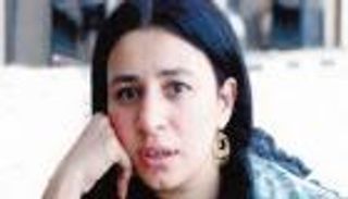 عبلة كامل.. حكاية أول نصيحة من يوسف شاهين لـ"ملكة التلقائية" (فيديو)