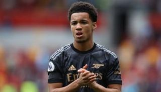 إيثان نوانيري لاعب أرسنال