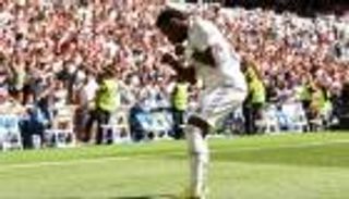 انطلاقة ساخنة.. رقصة فينيسيوس على الصافرات تشعل ديربي مدريد