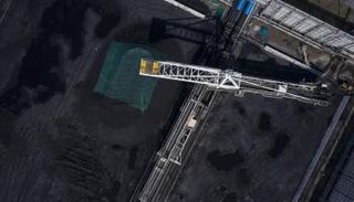 مستودع فحم بالقرب من محطة طاقة في جياشينغ