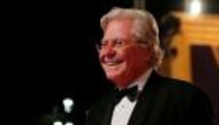 حسين فهمي: تأجيل مهرجان الجونة لا يفيد "القاهرة السينمائي"