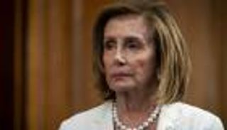 بالفيديو.. موقف محرج لنانسي بيلوسي في أرمينيا