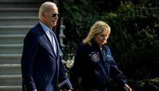 الرئيس الأمريكي جو بايدن وزوجته
