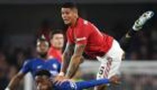 الـ"كونغ فو" يجرد مدافع مانشستر يونايتد السابق من شارة القيادة