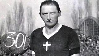 سيلفيو بيولا لاعب يوفنتوس ولاتسيو السابق