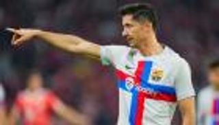 عاد بعد 47 عاما.. متى ارتدى برشلونة "قميص ريال مدريد"؟