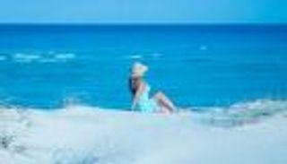 صور ليلى علوي.. طلات أنيقة تتحدى الزمن "كل ما تكبر تحلى"