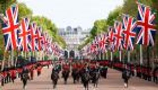 حياة الملكة إليزابيث الثانية.. حقائق في أرقام