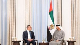 رئيس الإمارات يستقبل وزير دفاع ماليزيا