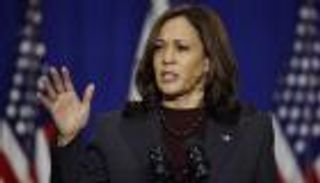 مهاجرون على أبواب منزل هاريس.. رسالة من الجمهوريين