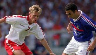 من مباراة فرنسا والدنمارك في كأس العالم 1998