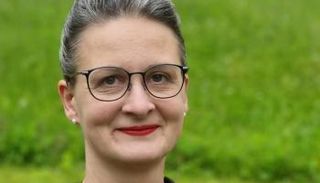  ريبيكا شونينباخ الخبيرة والكاتبة الألمانية البارزة