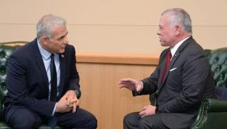 جانب من لقاء رئيس وزراء إسرائيل لابيد والعاهل الأردني الملك عبدالله 