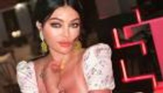 هيفاء وهبي بملابس جريئة وتاتو.. والجمهور يتفاعل (صور)