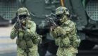 دولة آسيوية قوتها العسكرية  تفوق حجمها الصغير