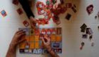 كأس العالم 2022.. حمى "استيكرات بانيني" تغزو أرض مارادونا وميسي (صور)