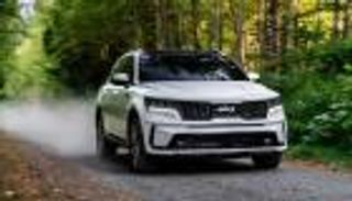 أسعار ومواصفات كيا سورينتو الجديدة..  نسخة 2023 الهجينة