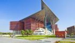 شاب يدفع 350 ألف درهم لخطبة امرأة متزوجة