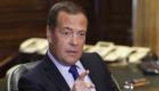 ميدفيديف لا يستبعد حماية الأراضي المنضمة لروسيا بـ"النووي"