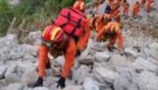 معجزة في الصين.. العثور على رجل تاه في الجبال 17 يوما