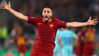كوستاس مانولاس لاعب الشارقة الجديد