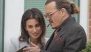 جوني ديب يعيش قصة حب جديدة.. متزوجة وتصغره بـ20 عامًا