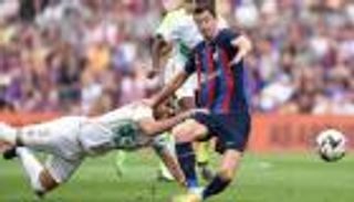 لاعب غير متوقع.. ليفاندوفسكي يكشف أصعب مدافع واجهه