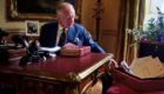 تشارلز يفتح "الصندوق الأحمر" لأول مرة ملكا.. فما قصته؟