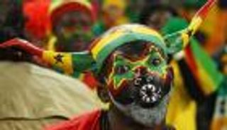 بعد شكوى مدرب مصر.. 5 غرائب لا تحدث إلا في الكرة الأفريقية