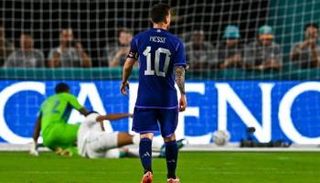 ميسي يسجل هدفين ضد هندوراس