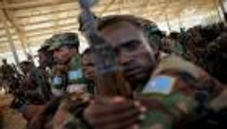 مخابرات الصومال تتوعد المتعاونين مع "الشباب" وتوقف 10 أشخاص