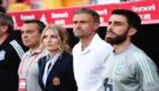 منتخب إسبانيا.. من هي "الحسناء الغامضة" في كتيبة لويس إنريكي؟