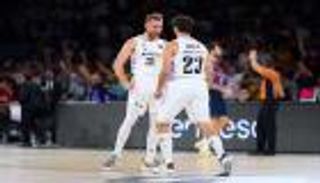 كلاسيكو مجنون.. ريال مدريد يصعق برشلونة ويتوج بـ"سوبر السلة"