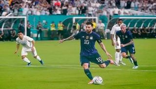 ليونيل ميسي نجم الأرجنتين