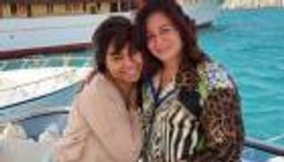 شيرين عبدالوهاب وإلهام شاهين.. وصلة رقص على أنغام السالسا (فيديو)