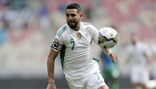 رياض محرز لاعب منتخب الجزائر