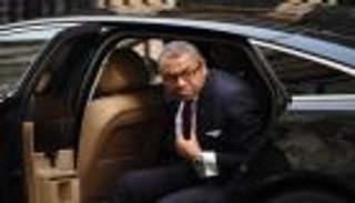 أول جولة آسيوية لوزير خارجية بريطانيا.. جنازة "آبي" بالصورة