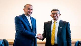 جانب من لقاء الشيخ عبدالله بن زايد ووزير خارجية إيران