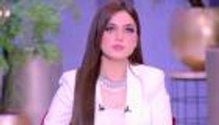 "فيه رجالة تستاهل وحنينة".. ياسمين عز تدافع عن قبلة أصالة ليد زوجها (فيديو)