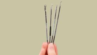 أضرار تنظيف البشرة بالإبرة