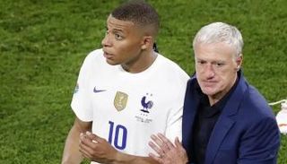 ديشامب مدرب منتخب فرنسا مع مبابي